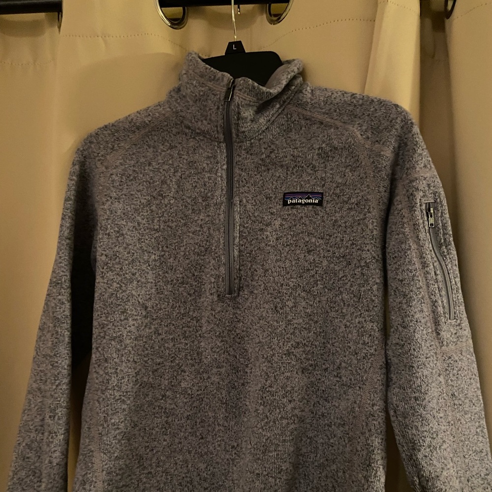 Patagonia quarter zip in great condition!!